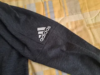 Sudadera Adidas Gris con Bolsillo