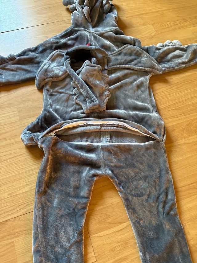 Pijama/disfraz de dinosaurio gris