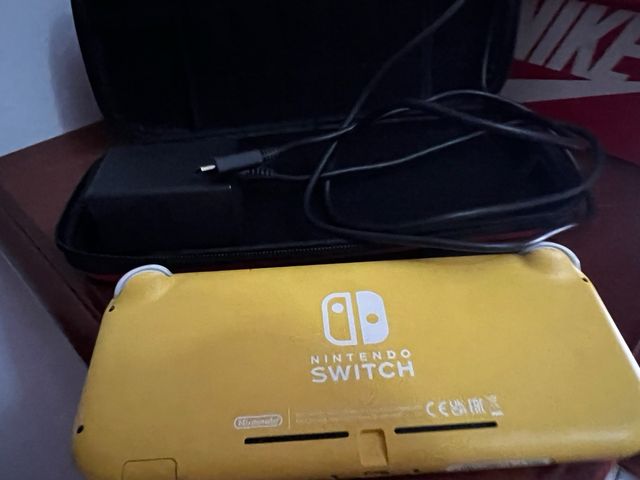 Nintendo Switch Lite Gialla
