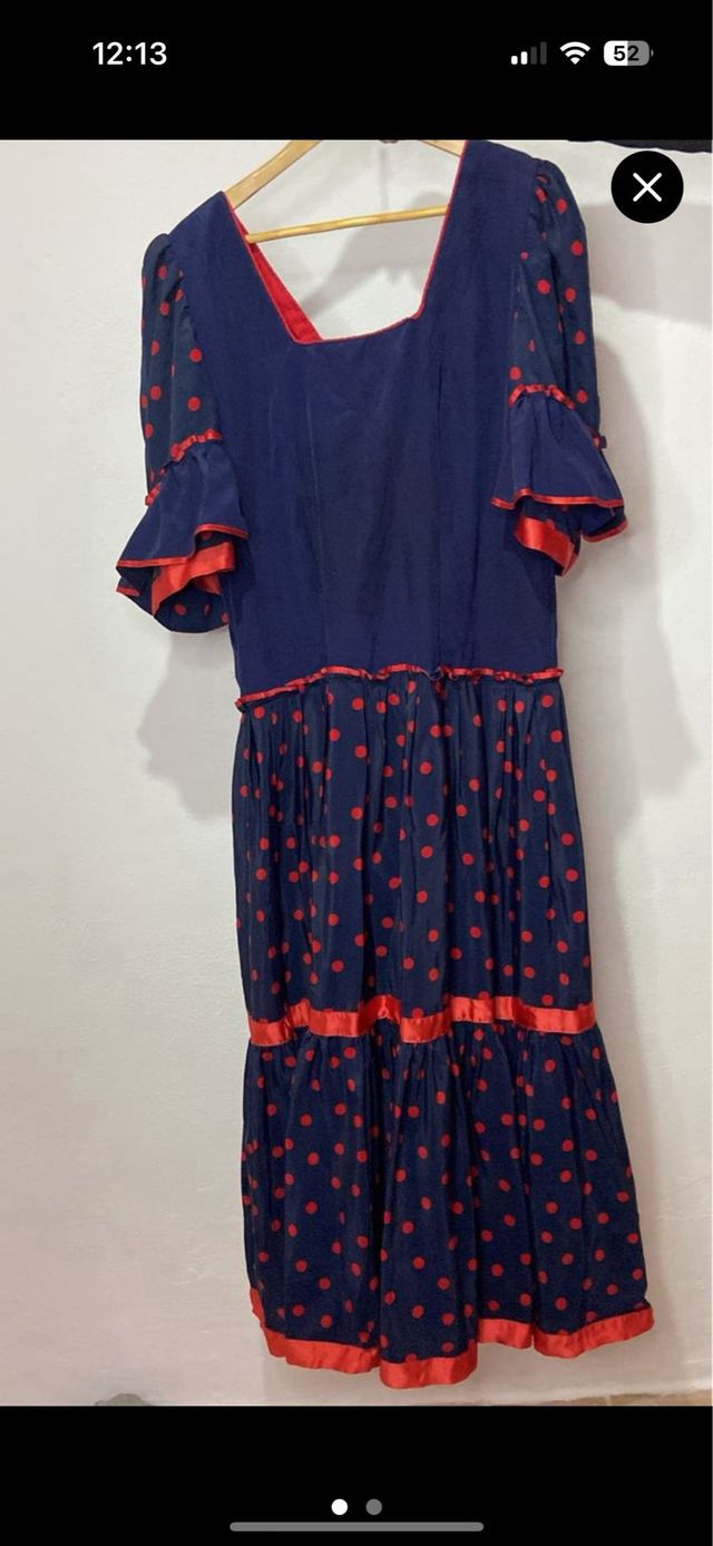 Traje de flamenca azul con lunares rojos Talla 48