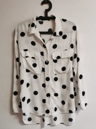Camisa de chica talla M de Bershka.