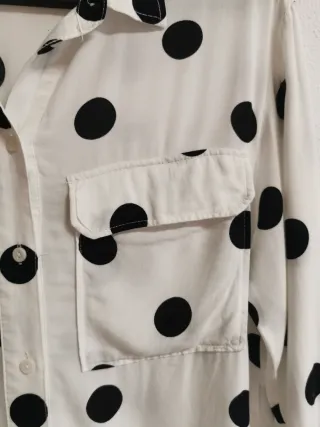 Camisa de chica talla M de Bershka.