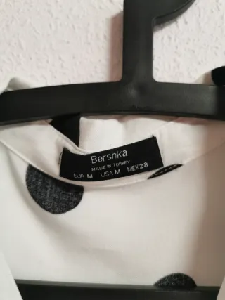 Camisa de chica talla M de Bershka.