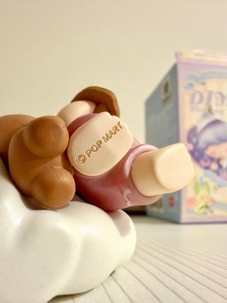 Figurita Dimoo- Bear Guardian (Weaving wonders)