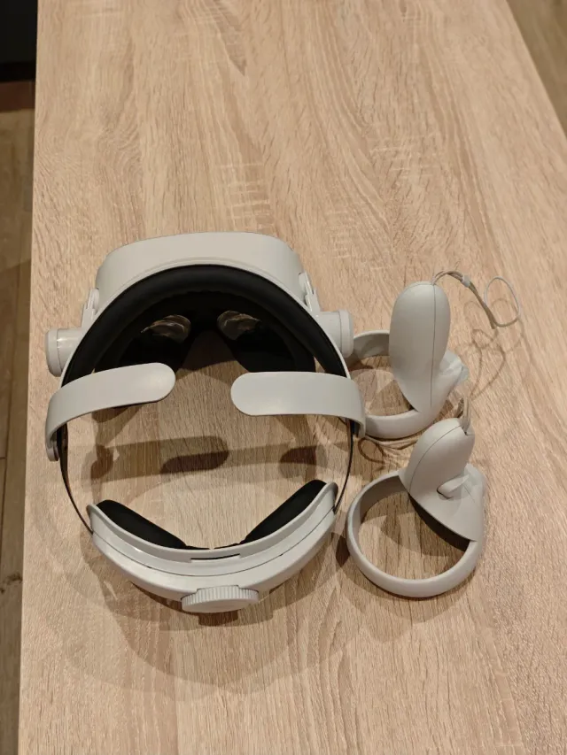 Oculus Quest 2 VR Headset