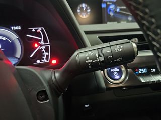 Lexus UX 2.0 250h Premium