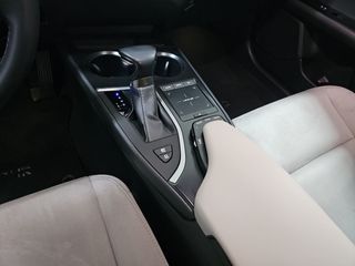 Lexus UX 2.0 250h Premium