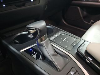 Lexus UX 2.0 250h Premium