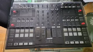 TRAKTOR KONTROL S8 Controlador DJ