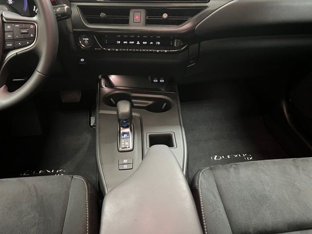 Lexus UX 2.0 300h UX Plus