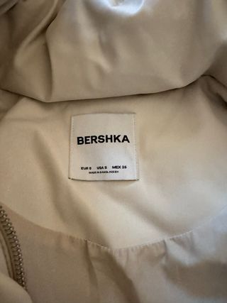 Abrigo Stradivarius oversize beige Talla S