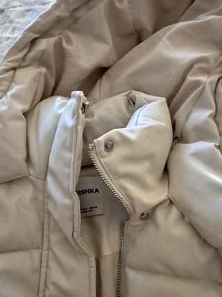 Abrigo Stradivarius oversize beige Talla S