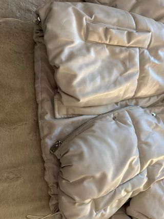 Abrigo Stradivarius oversize beige Talla S