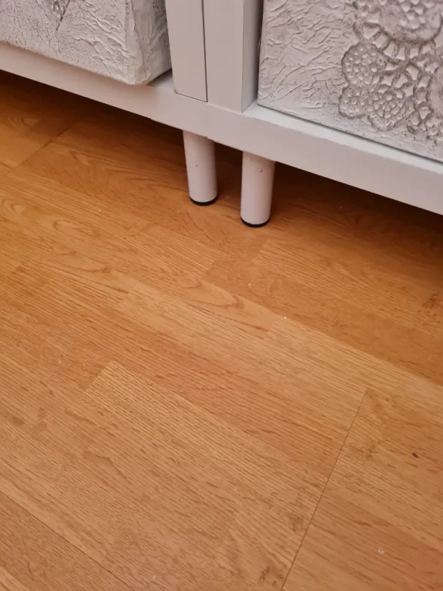 Estantería modular blanca con cubos