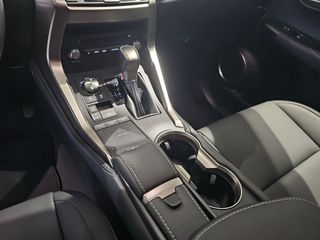 Lexus NX 2.5 300h Premium 2WD