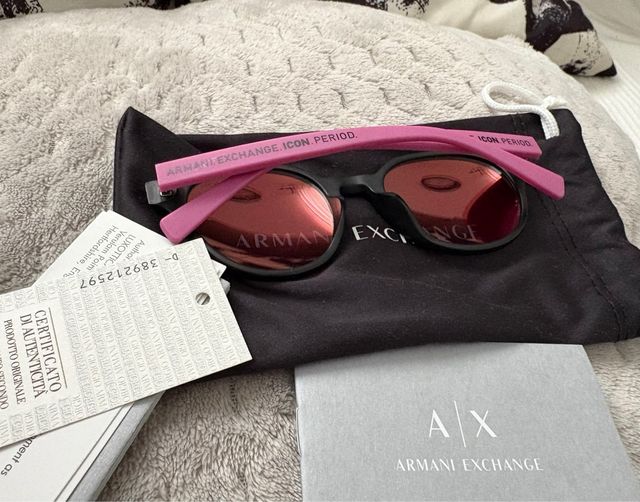Gafas Armani Exchange Negras y Rosas.