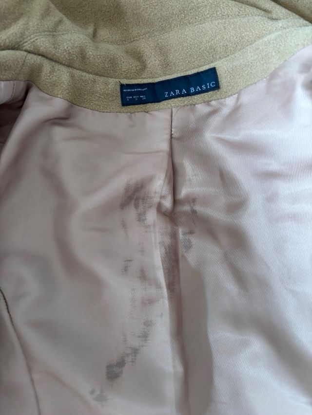 Abrigo marrón con capucha