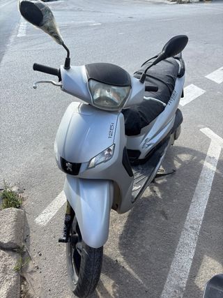 Peugeot Tweet 125i Scooter Plata, moto averiada