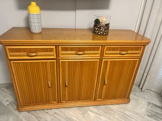 Cabecero, comodini e cassettiera in vimini e legno