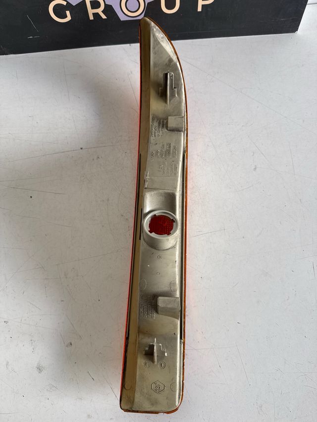 Intermitente derecho Renault Master ref:7700352108