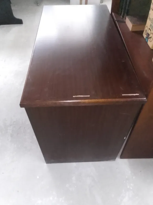 Mesa de escritorio de madera