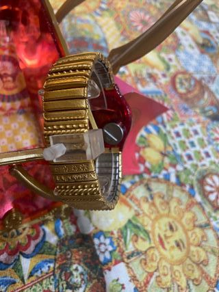 Orologio Swatch con quadrante solare e pietre