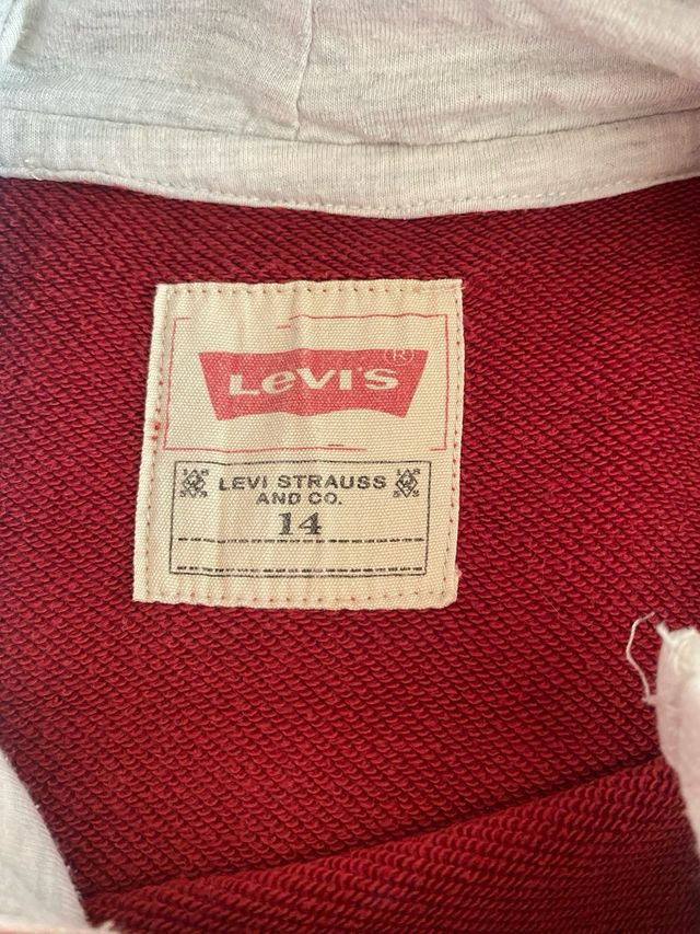 Sudadera Levi's burdeos.