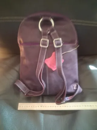 Mochila de piel con flores