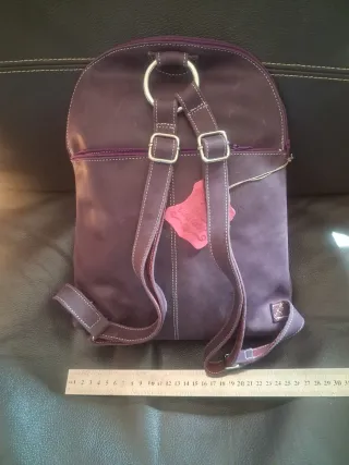 Mochila de piel con flores