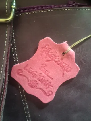 Mochila de piel con flores