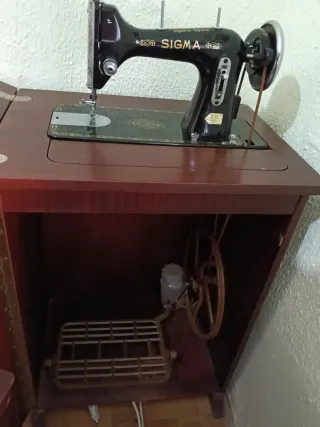 Máquina de coser Sigma antigua