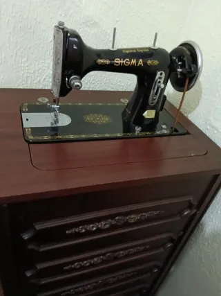 Máquina de coser Sigma antigua