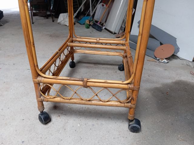 Carrito auxiliar de bambú con ruedas