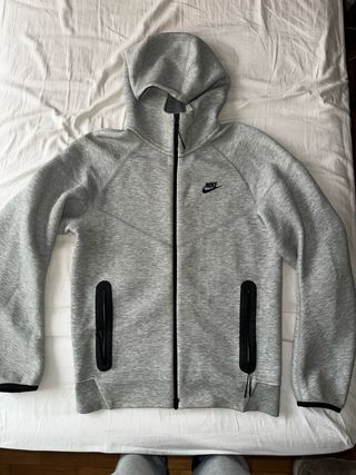 Sudadera Nike Tech Fleece Gris