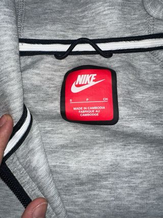 Sudadera Nike Tech Fleece Gris