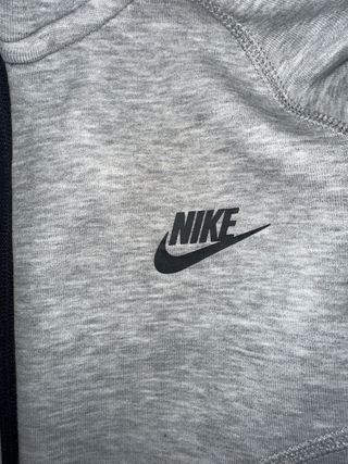Sudadera Nike Tech Fleece Gris