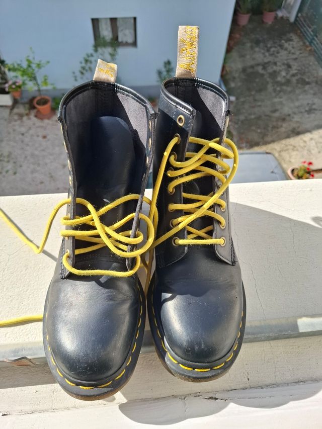 Dr. Martens nere usate pochissimo