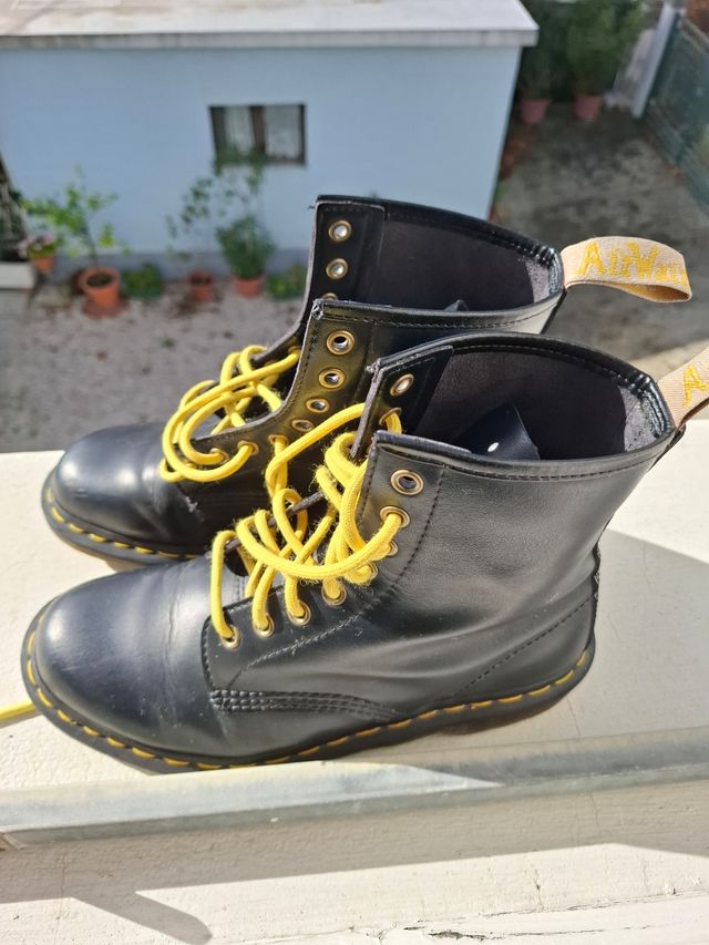 Dr. Martens nere usate pochissimo