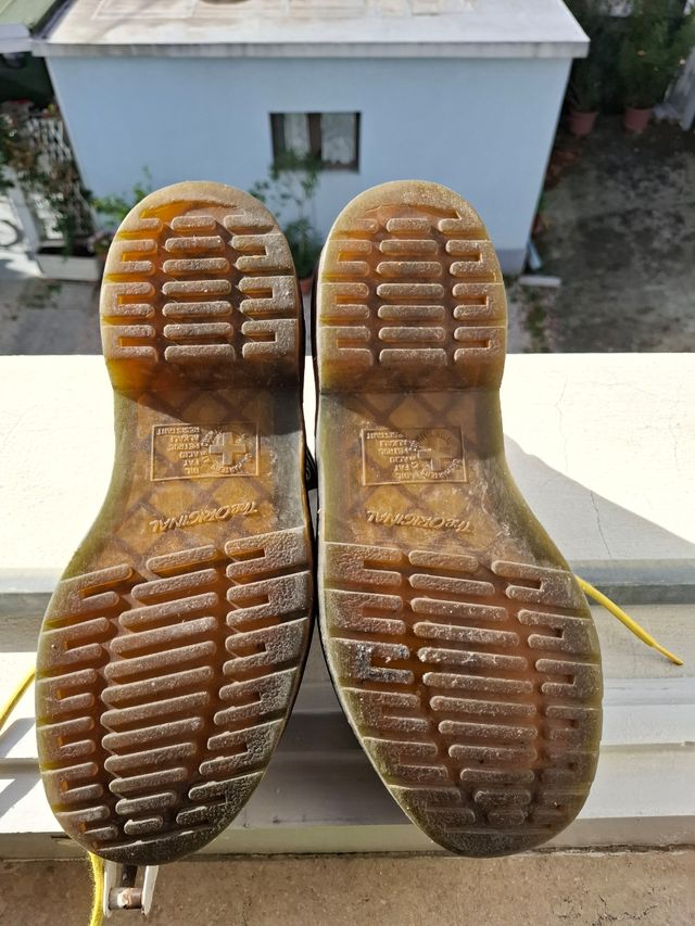 Dr. Martens nere usate pochissimo