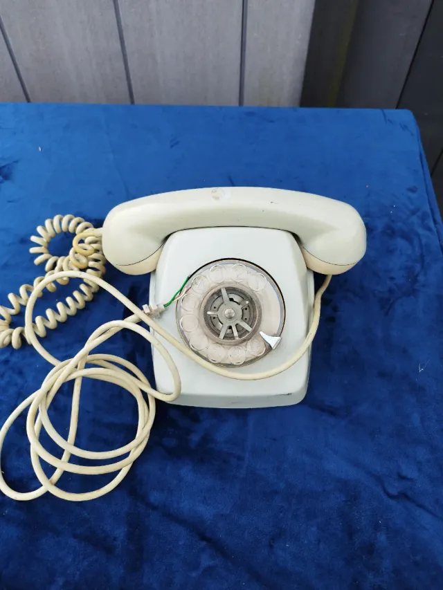 Vecchio telefono spagnolo beige