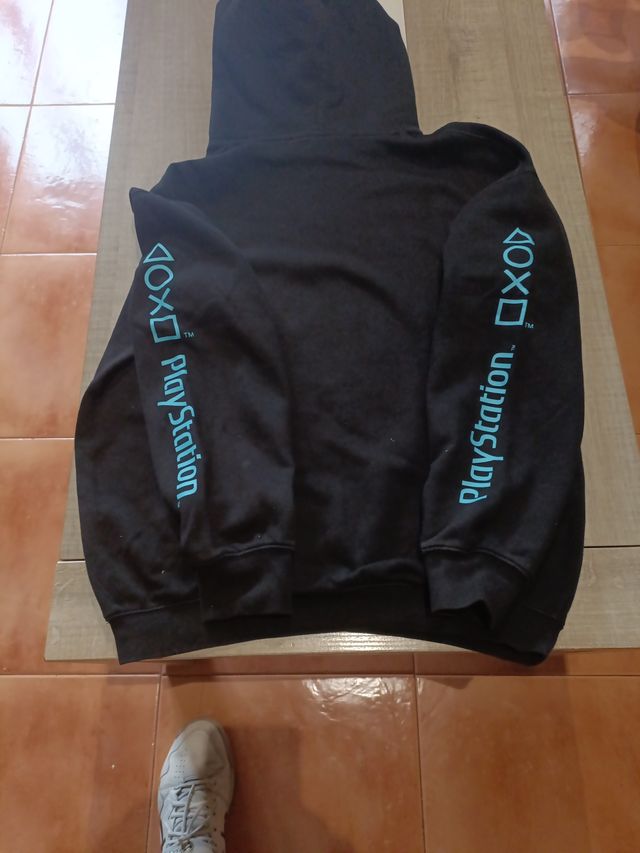 Sudadera H&M con logo PlayStation