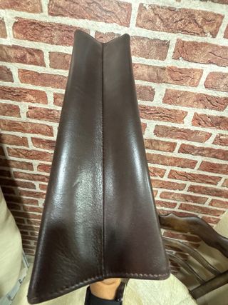 Bolso de mano de cuero marrón