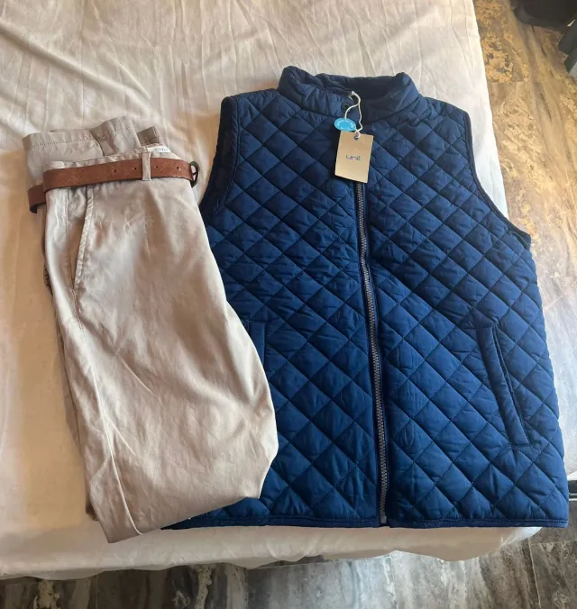 Conjunto Pantalón Sfera  y Chaleco Acolchado Azul.