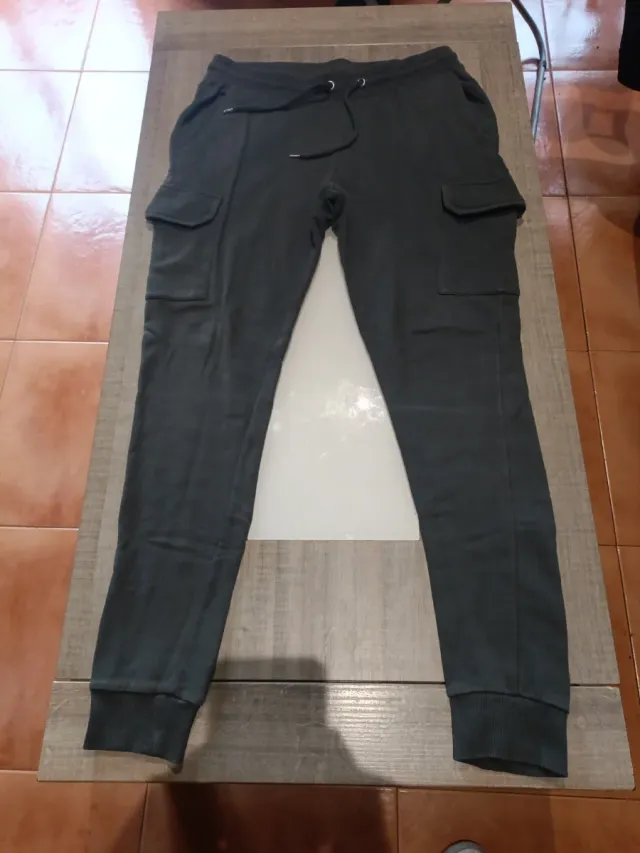 Pantalón cargo ASOS gris