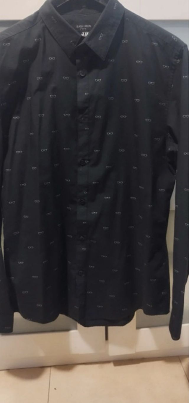 Camisa H&M estampada gafas