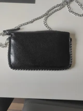 Bolso de fiesta negro con cadena