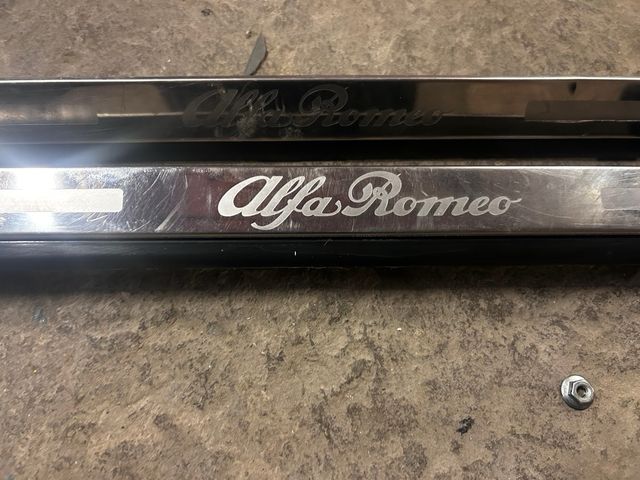 Embellecedores Puerta y motor  Alfa Romeo