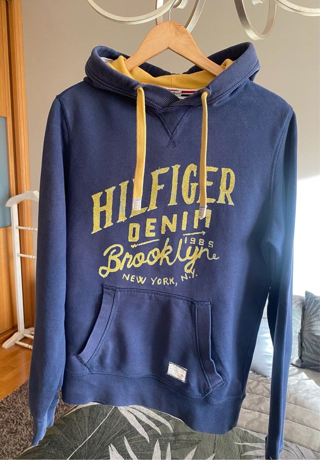 Sudadera Tommy Hilfiger Denim azul.