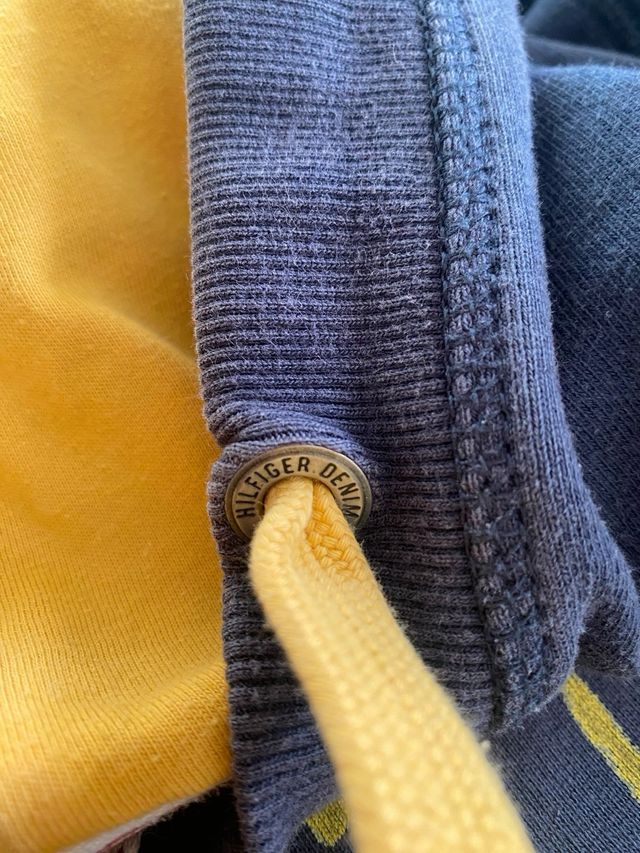 Sudadera Tommy Hilfiger Denim azul.