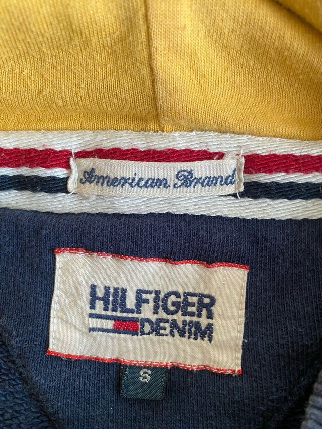 Sudadera Tommy Hilfiger Denim azul.